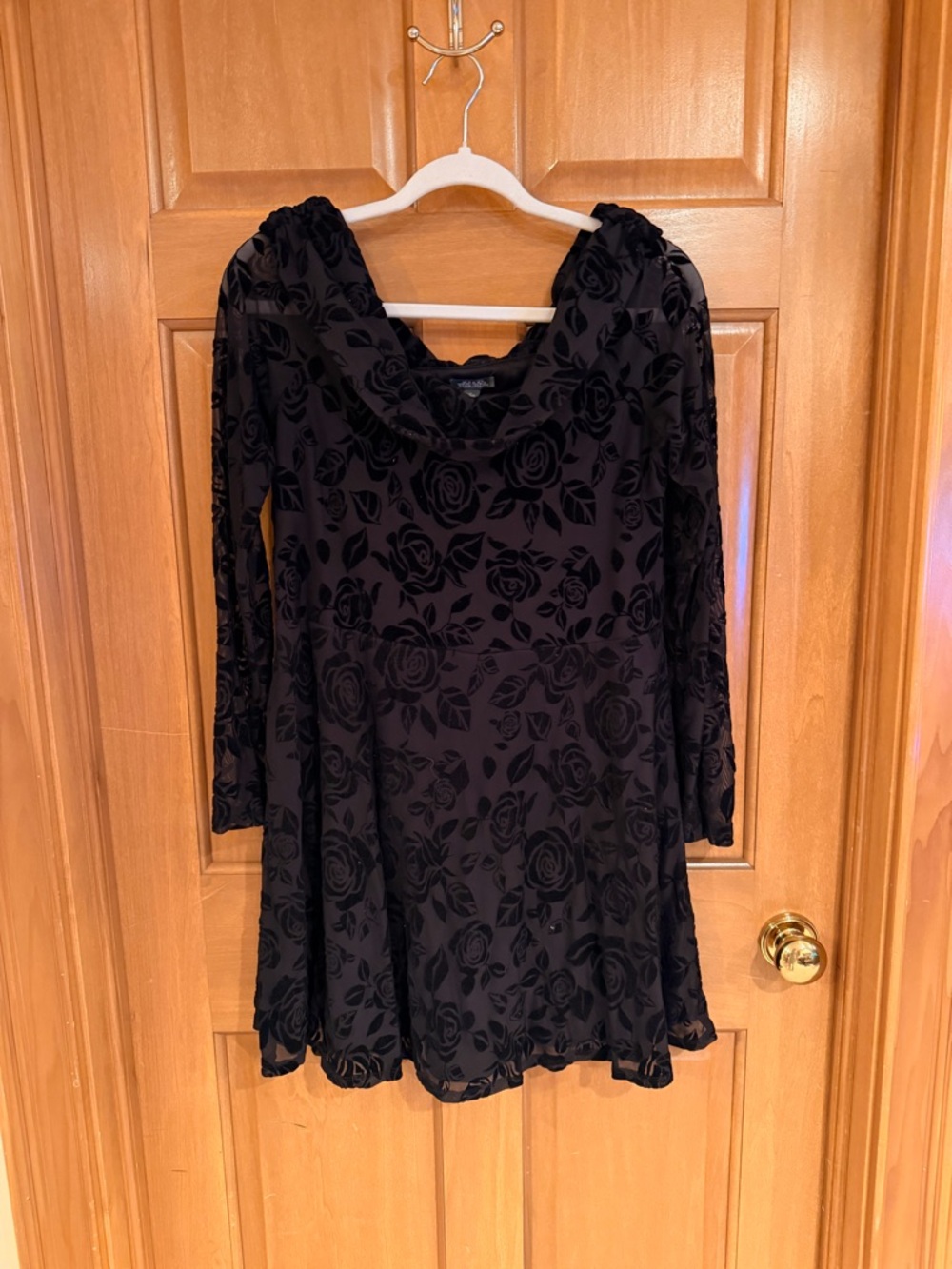 wild fable Black Floral Velvet Burnout Long Sleeve Dress
